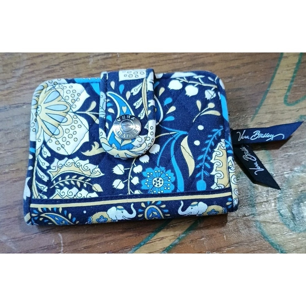 Vera Bradley Ellie Blue‎ Wallet With Zipper Retired Pattern Paisley